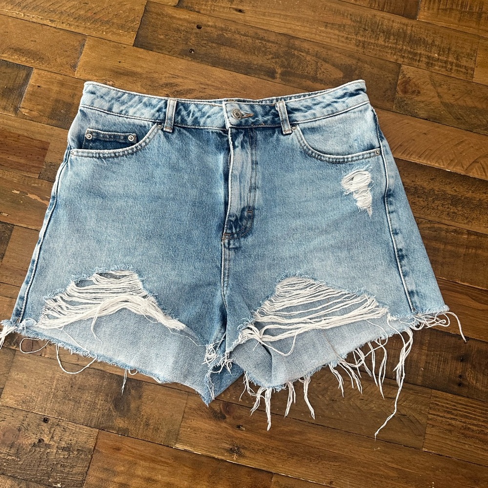 Topshop distressed mom denim shorts size 10